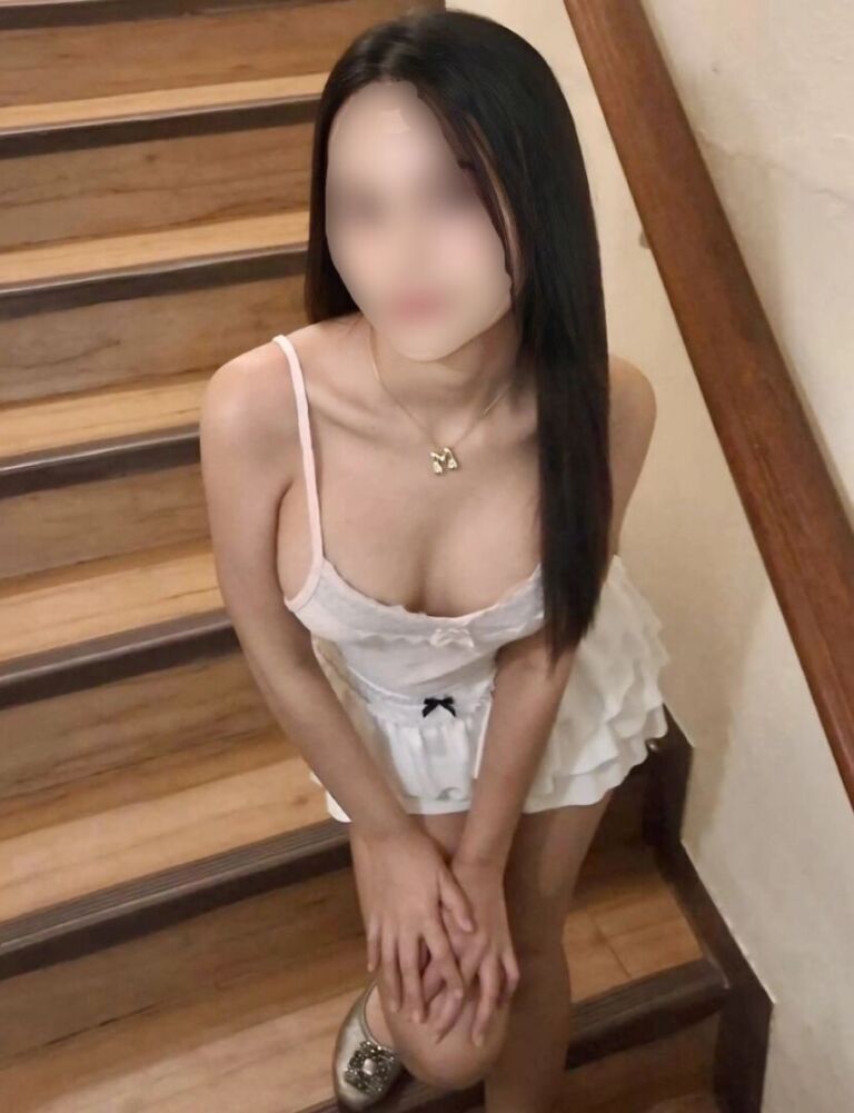 Mona photo 9