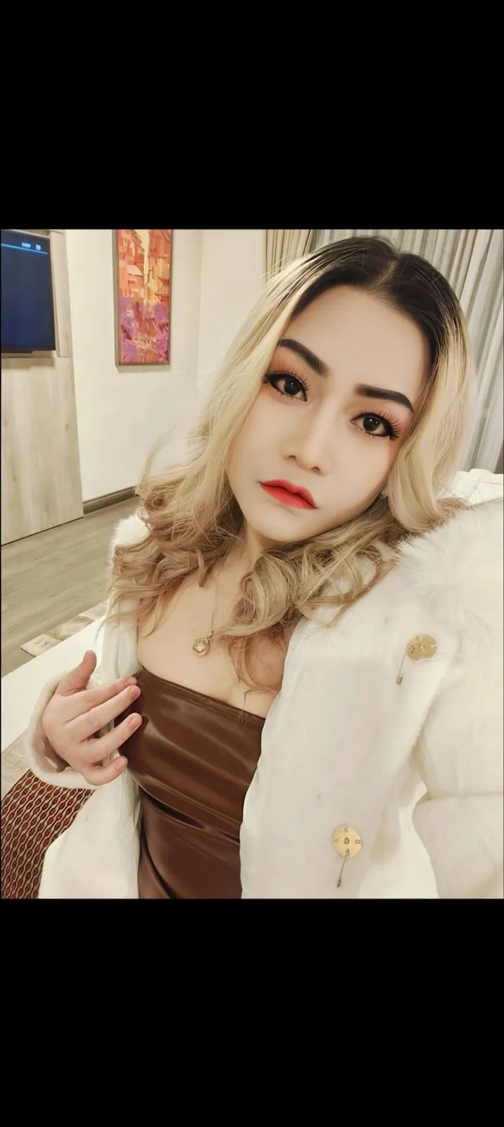 Mona photo 4