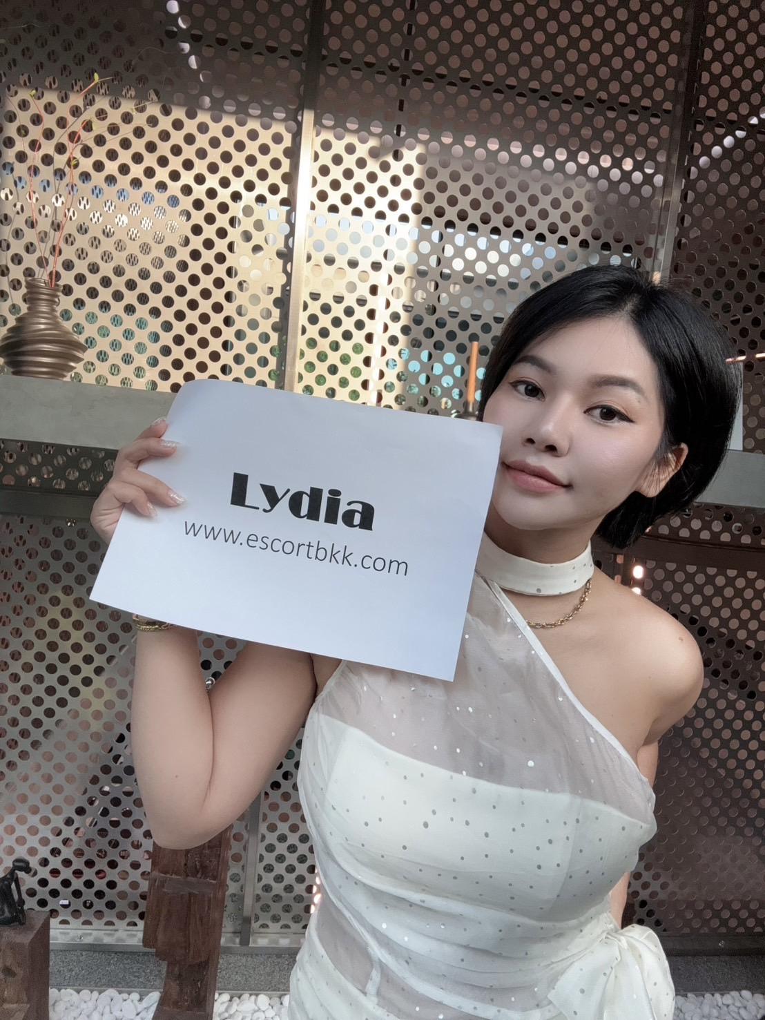 Lydia photo 7